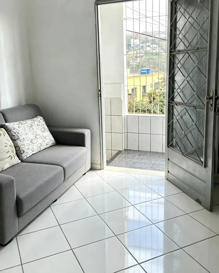 Apartamento com 3 quartos e varanda no térreo