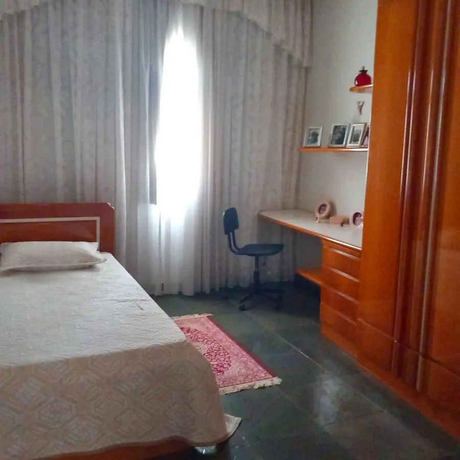 Casa ampla com 4 quartos, suíte e terraço — foto 7